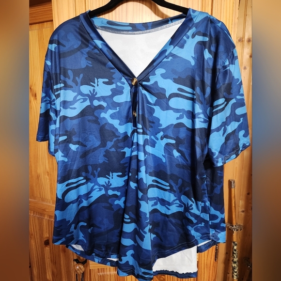 Tops - Nwot womens camo top